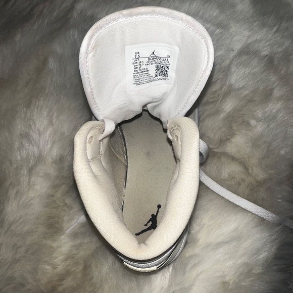 2022 Air Jordan 1 Mid Coconut Milk Women's. - Picture 9 of 9